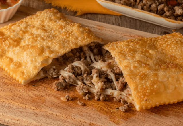  Lucco Burger - Pastel de 20cm em 3 opções de sabores, por apenas R$11,90!