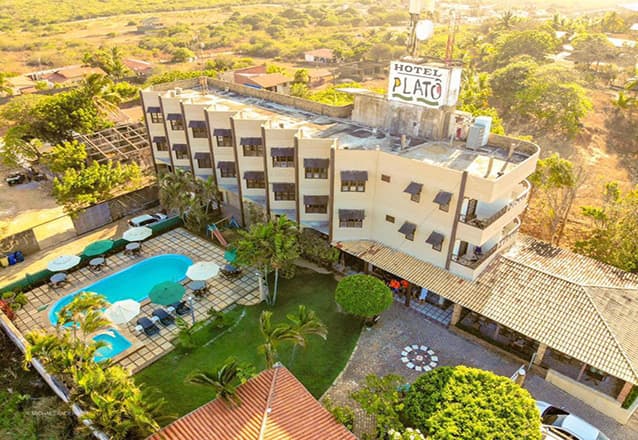 Hotel Platô - Diárias para 2 adultos e 1 criança a partir de R$479!