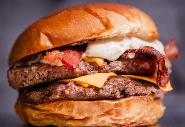 Porcão Burger - Milkshake e 3 tipos de Burguers no Porcão Burguer, a partir de R$15,90