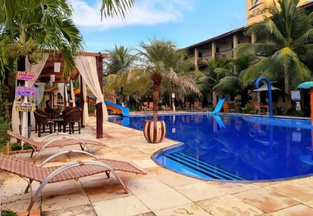 Hotel Jangadas - Diária para 2 adultos + criança + café a partir de R$379