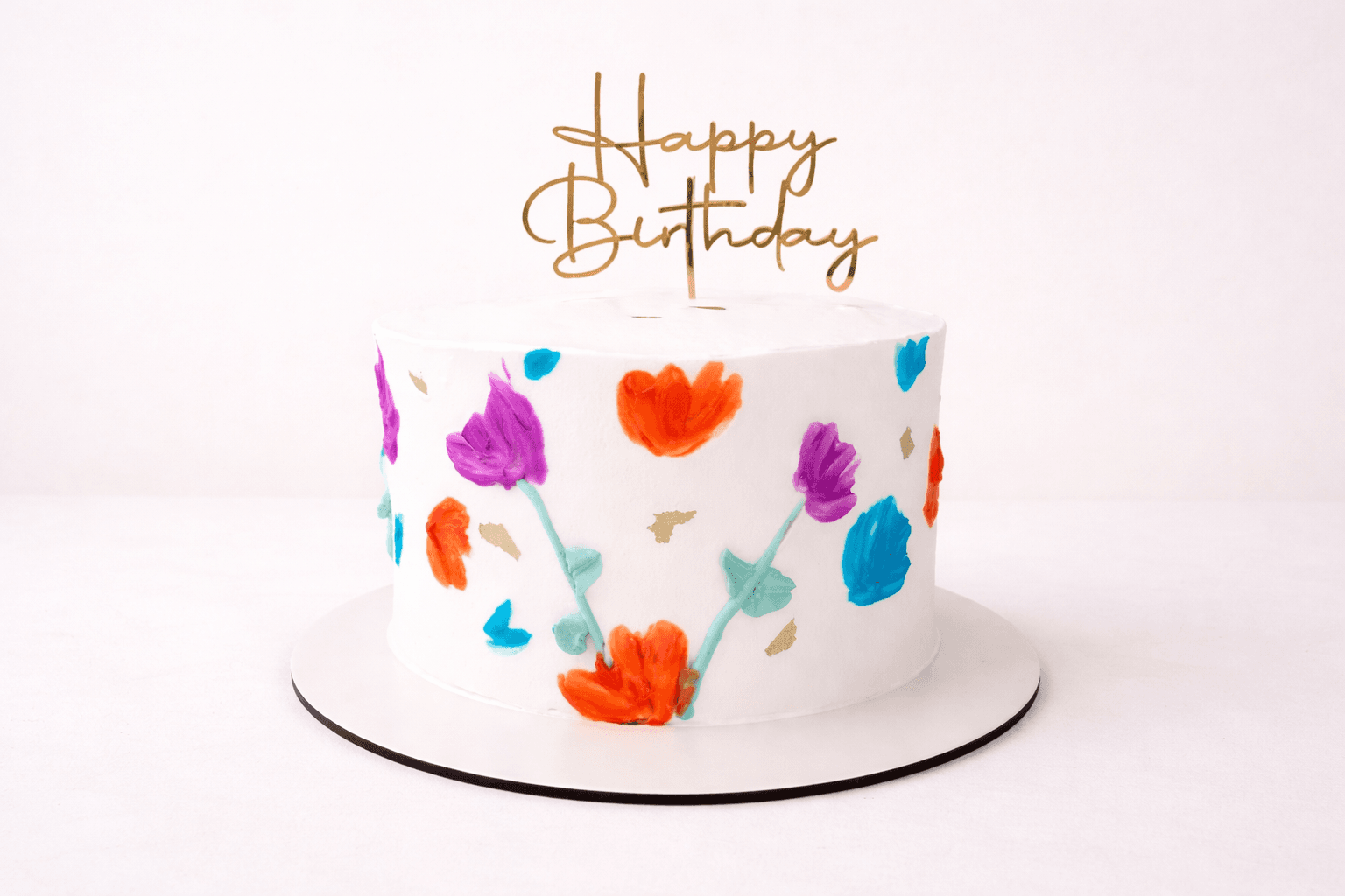 Mapeti - Bolo (20 fatias) + 4 cupcakes + bandeja por apenas R$159,00!